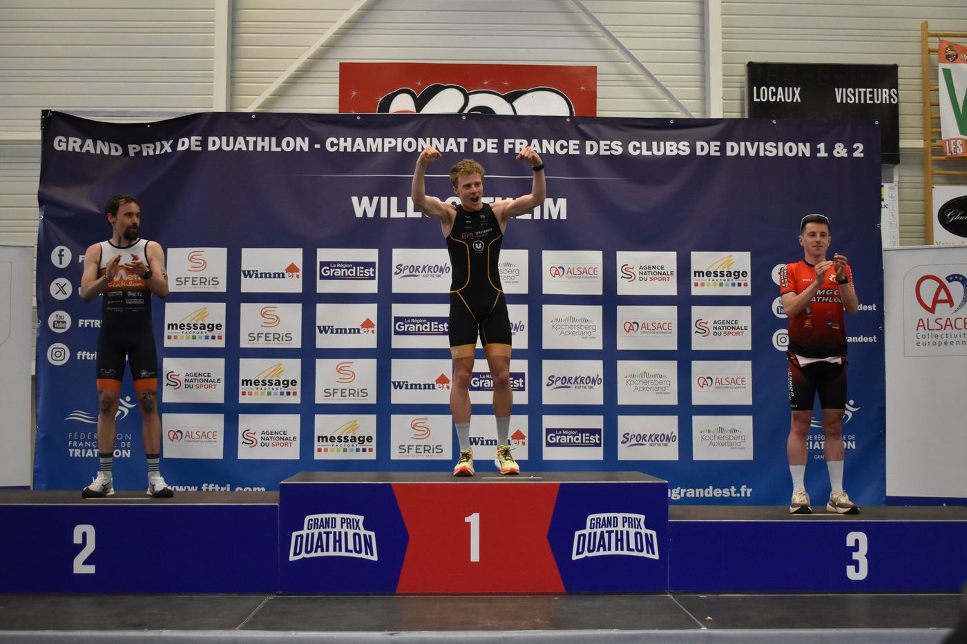 Dorian Muller sur la plus haute marche du podium, Grand Prix de Duathlon Willgottheim